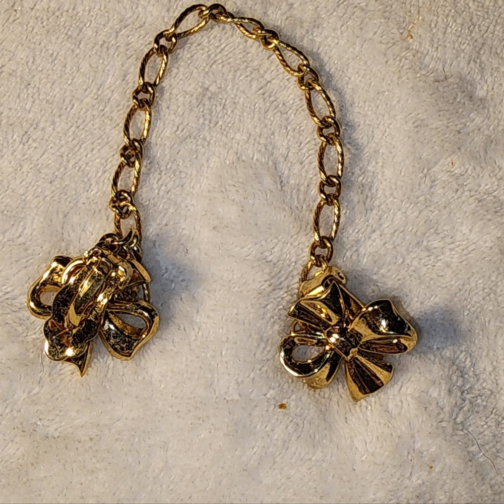 Vintage Trifari Gold-Tone Bow Sweater Guard Brooch with Chain